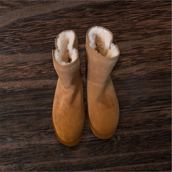 Shoes - New without Box UGG Cory II Suede Shearling Boots Size 5